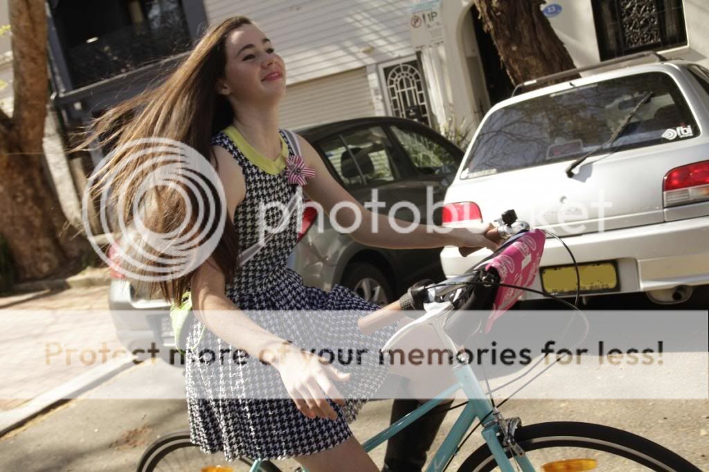 Chloe and her blue CELL Cixte
