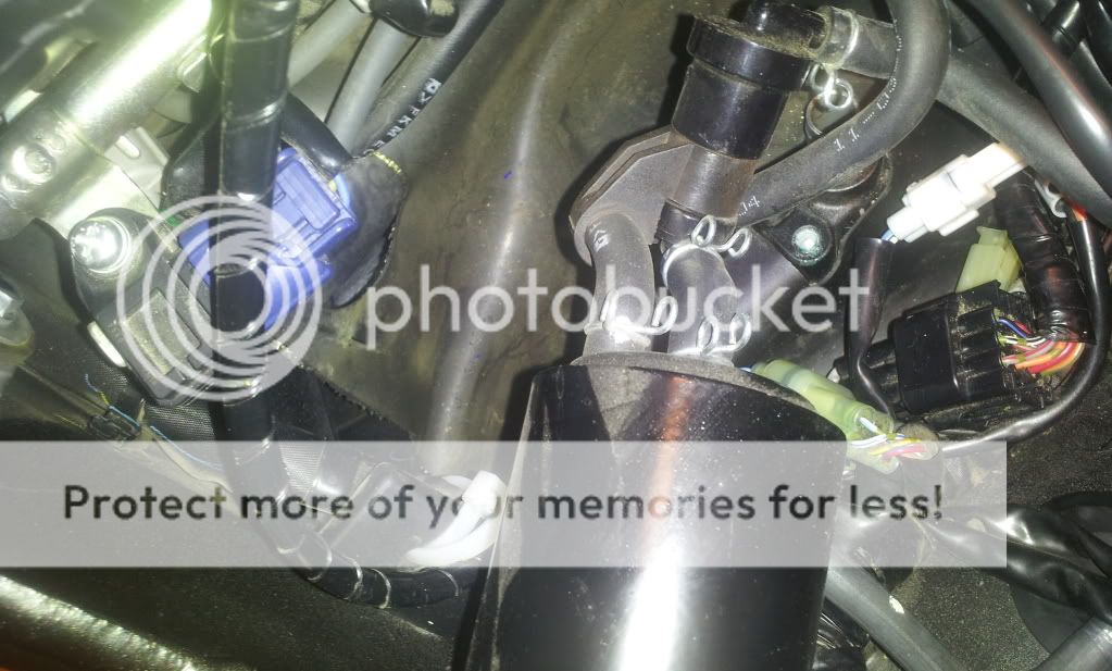 HOW TO Remove Charcoal Canister On CA Bikes Yamaha R6 Forum YZFR6